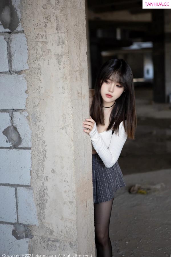 豆瓣酱  [XiuRen]高清写真图 2024.04.23 No.8439 豆瓣酱 美腿黑丝第2张图片